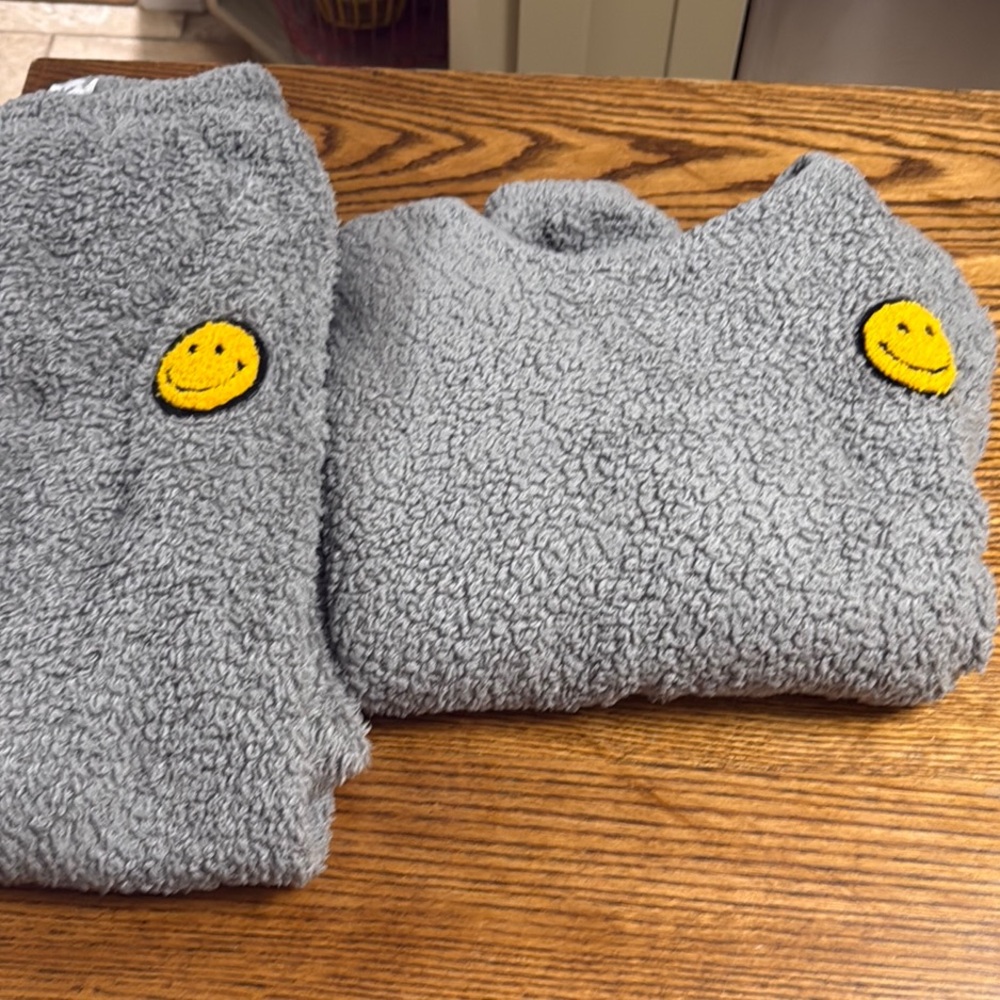 Lola and the boys Gray Fuzzy Sweater and Pants Set with Smiley Patches